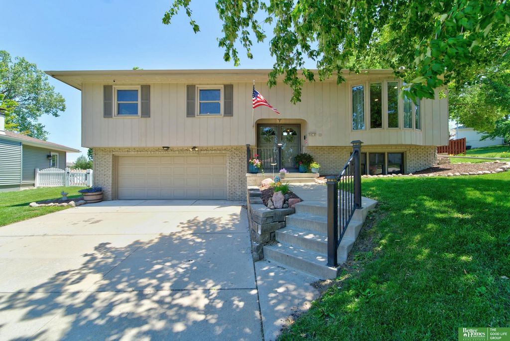 5623 S 113th Street, Omaha, NE 68137