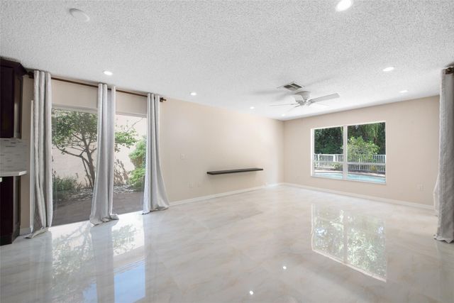 6625 NW 75th Place, Parkland, FL 33067