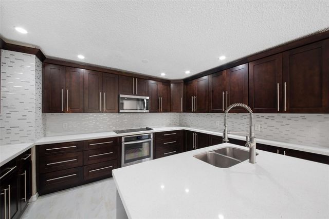 6625 NW 75th Place, Parkland, FL 33067