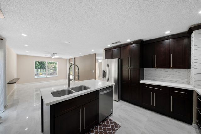 6625 NW 75th Place, Parkland, FL 33067