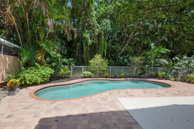 6625 NW 75th Place, Parkland, FL 33067