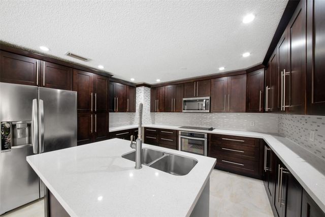 6625 NW 75th Place, Parkland, FL 33067
