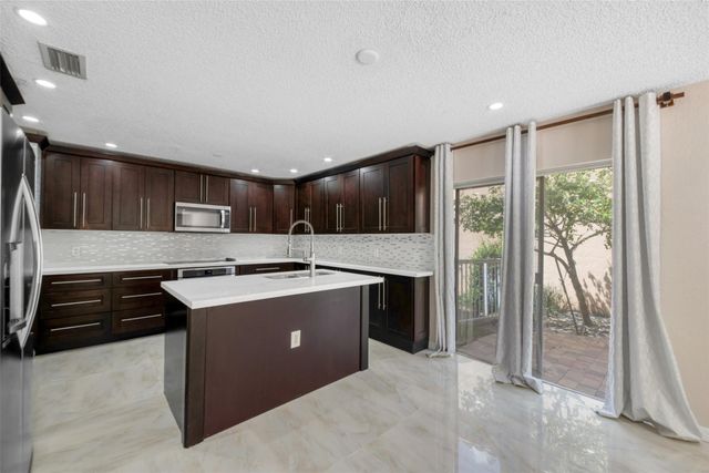 6625 NW 75th Place, Parkland, FL 33067