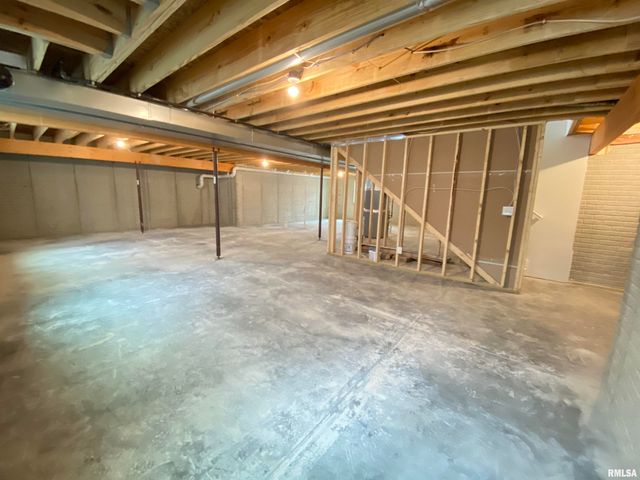301 Hodges Court, Chatham, IL 62629
