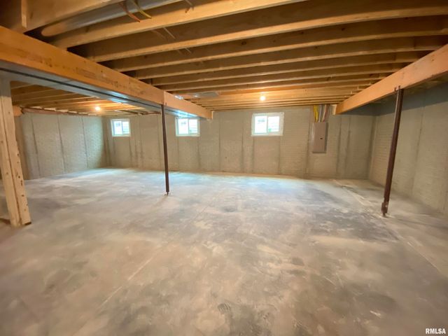 301 Hodges Court, Chatham, IL 62629