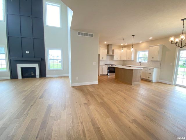301 Hodges Court, Chatham, IL 62629