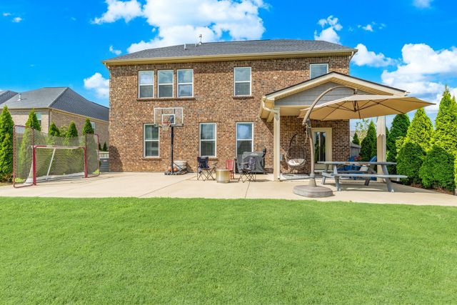1114 Crossfield Dr, Nolensville, TN 37135