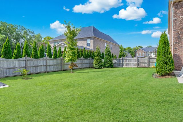 1114 Crossfield Dr, Nolensville, TN 37135