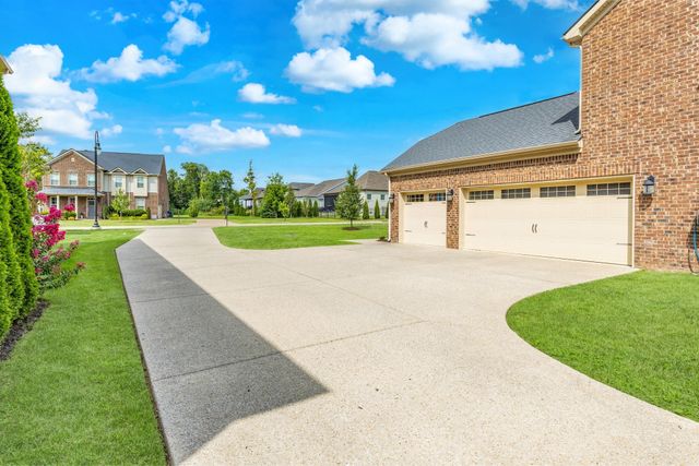 1114 Crossfield Dr, Nolensville, TN 37135