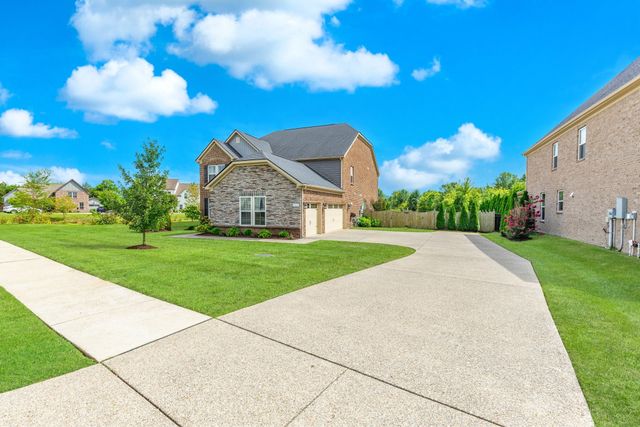 1114 Crossfield Dr, Nolensville, TN 37135