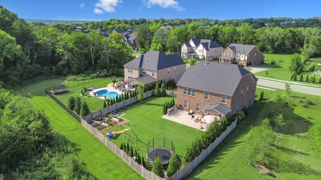 1114 Crossfield Dr, Nolensville, TN 37135