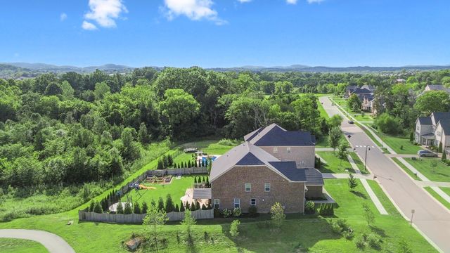 1114 Crossfield Dr, Nolensville, TN 37135