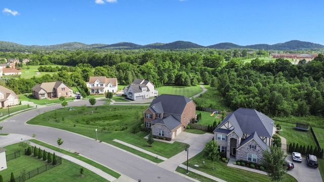 1114 Crossfield Dr, Nolensville, TN 37135