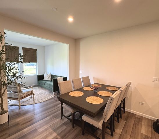 1221 Josiah Road 1221, Naperville, IL 60563