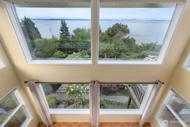 10879 Bill Point Circle NE, Bainbridge Island, WA 98110