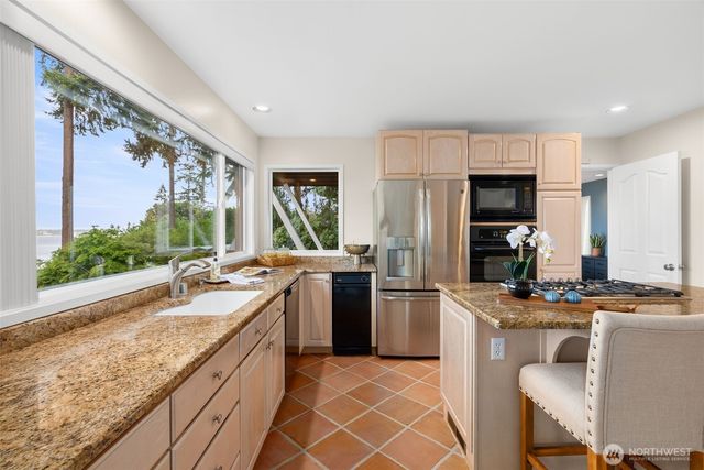 10879 Bill Point Circle NE, Bainbridge Island, WA 98110