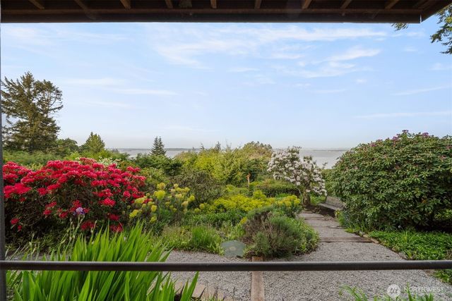 10879 Bill Point Circle NE, Bainbridge Island, WA 98110