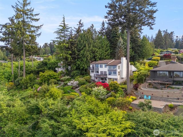 10879 Bill Point Circle NE, Bainbridge Island, WA 98110