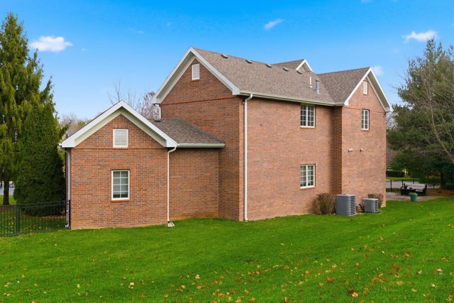 759 N Summercreek Court, Springfield, MO 65802