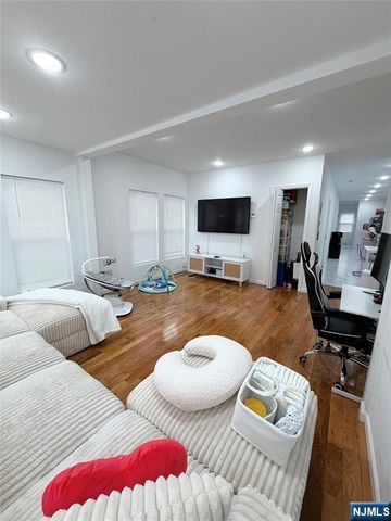 264 Greylock Parkway, Belleville, NJ 07109