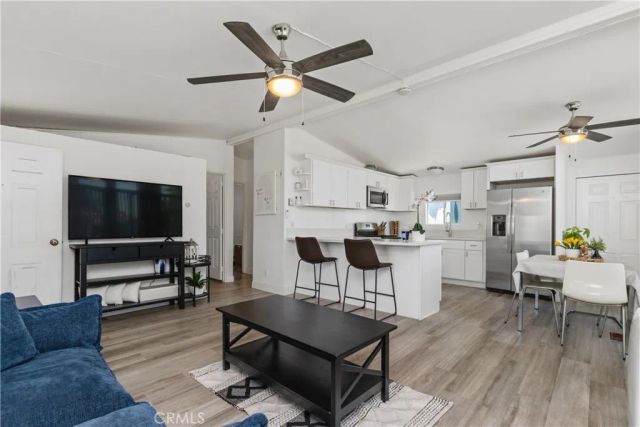 327 W Wilson 49, Costa Mesa, CA 92627