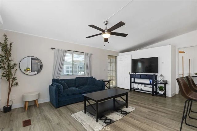 327 W Wilson 49, Costa Mesa, CA 92627