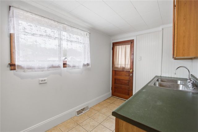 722 6th Ave, New Brighton, PA 15066