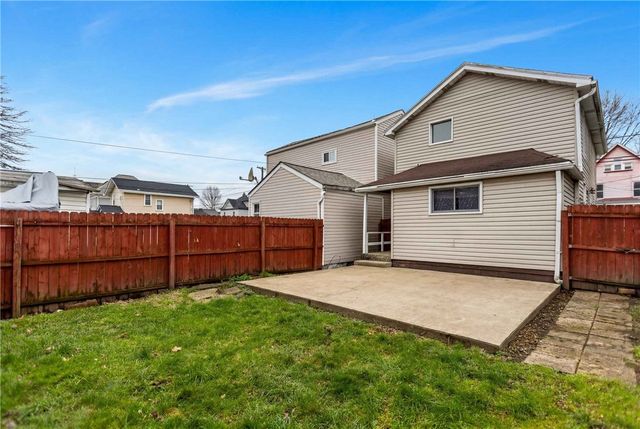 722 6th Ave, New Brighton, PA 15066