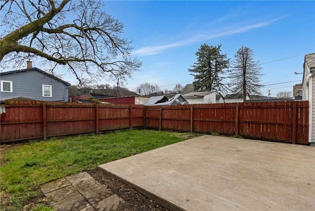 722 6th Ave, New Brighton, PA 15066