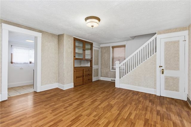 722 6th Ave, New Brighton, PA 15066