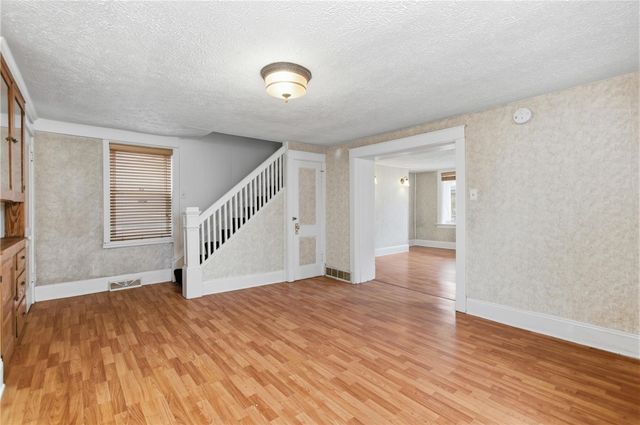 722 6th Ave, New Brighton, PA 15066