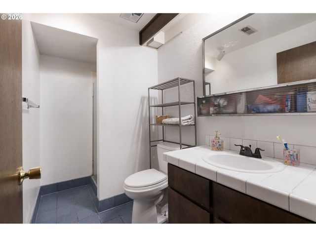 6930 Se 122ND Ave, Portland, OR 97236