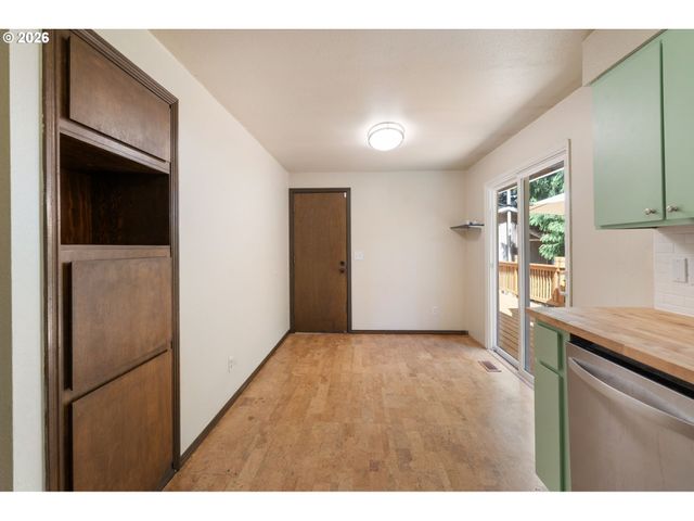 6930 Se 122ND Ave, Portland, OR 97236