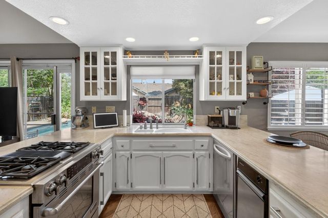 5937 LAGUNA VILLA Way, Elk Grove, CA 95758