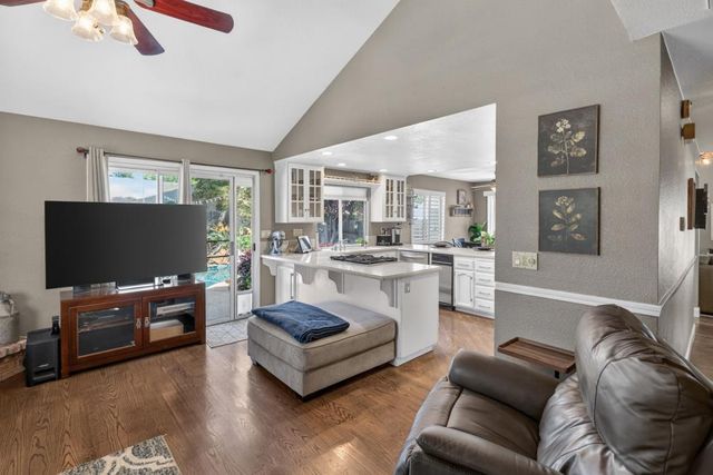 5937 LAGUNA VILLA Way, Elk Grove, CA 95758