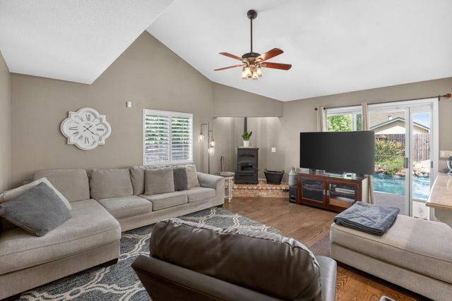 5937 LAGUNA VILLA Way, Elk Grove, CA 95758
