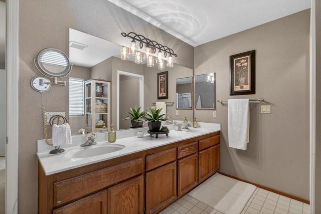 5937 LAGUNA VILLA Way, Elk Grove, CA 95758