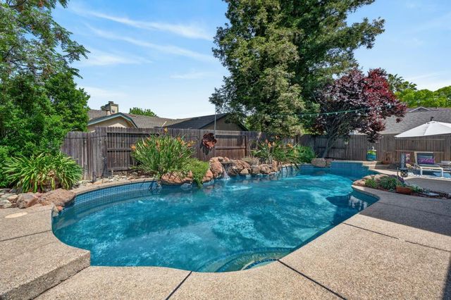 5937 LAGUNA VILLA Way, Elk Grove, CA 95758