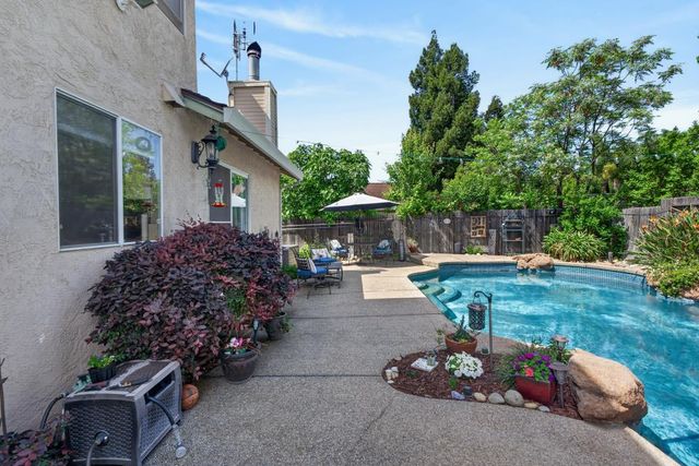 5937 LAGUNA VILLA Way, Elk Grove, CA 95758