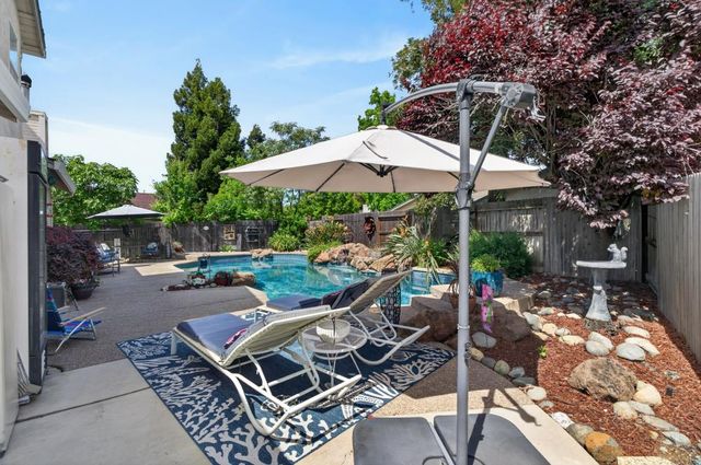 5937 LAGUNA VILLA Way, Elk Grove, CA 95758