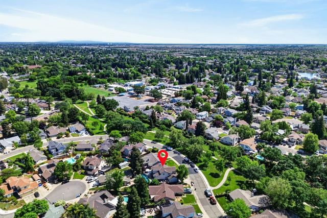 5937 LAGUNA VILLA Way, Elk Grove, CA 95758