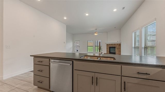 2401 Lock Lane, Pea Ridge, AR 72751