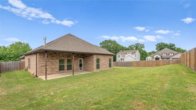 2401 Lock Lane, Pea Ridge, AR 72751