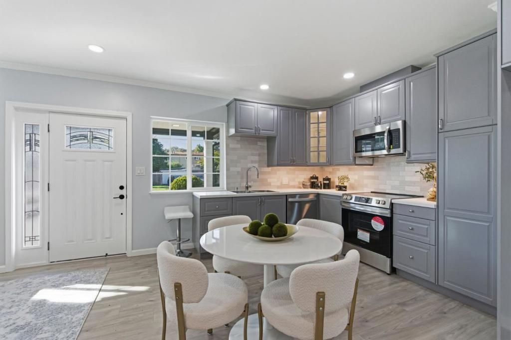 Image 8 of property listing at 409 S Idaho Street, San Mateo, CA 94402