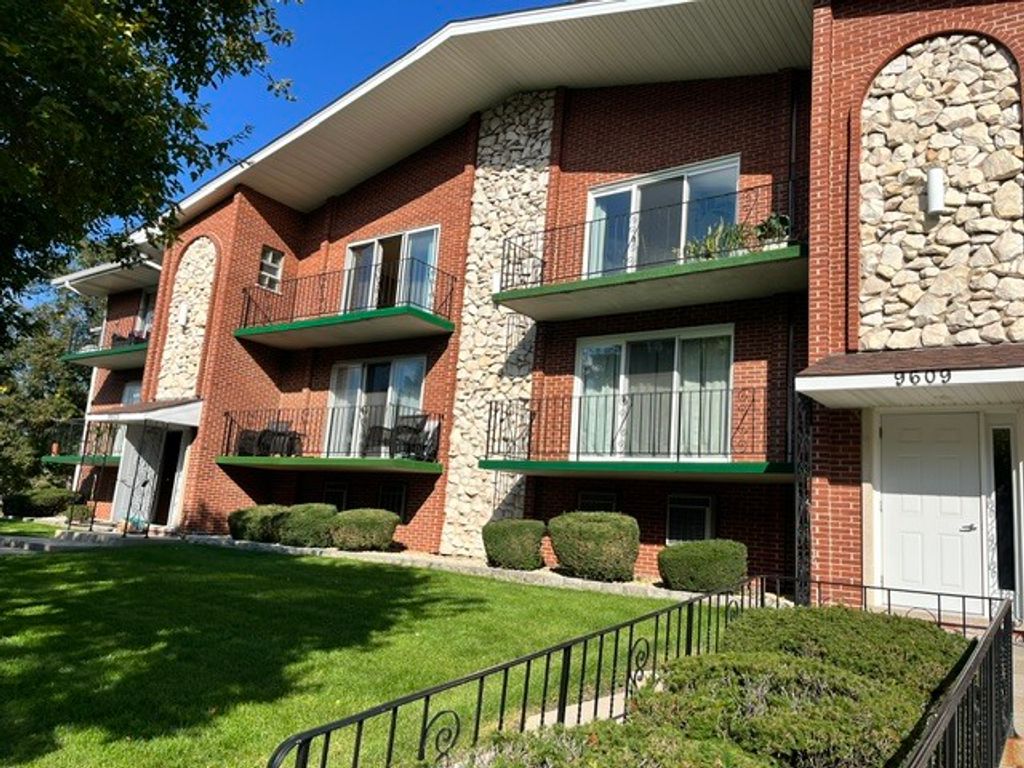 9605 S Komensky Avenue 202, Oak Lawn, IL 60453 — exterior