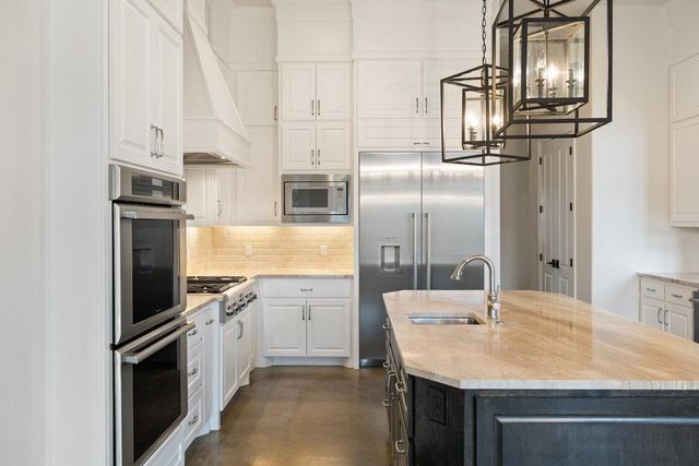 8609 Bellancia DR, Austin, TX 78738