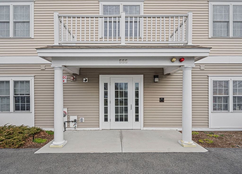 555 Page St 305, Stoughton, MA 02072