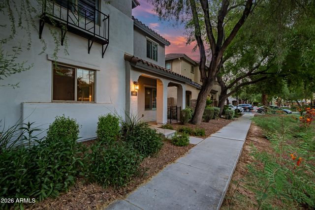 2477 E VERMONT Drive, Gilbert, AZ 85295