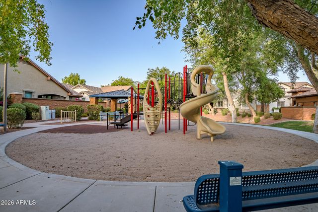 2477 E VERMONT Drive, Gilbert, AZ 85295