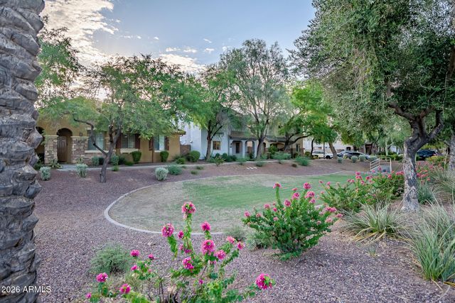2477 E VERMONT Drive, Gilbert, AZ 85295